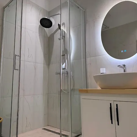 Apartment R *